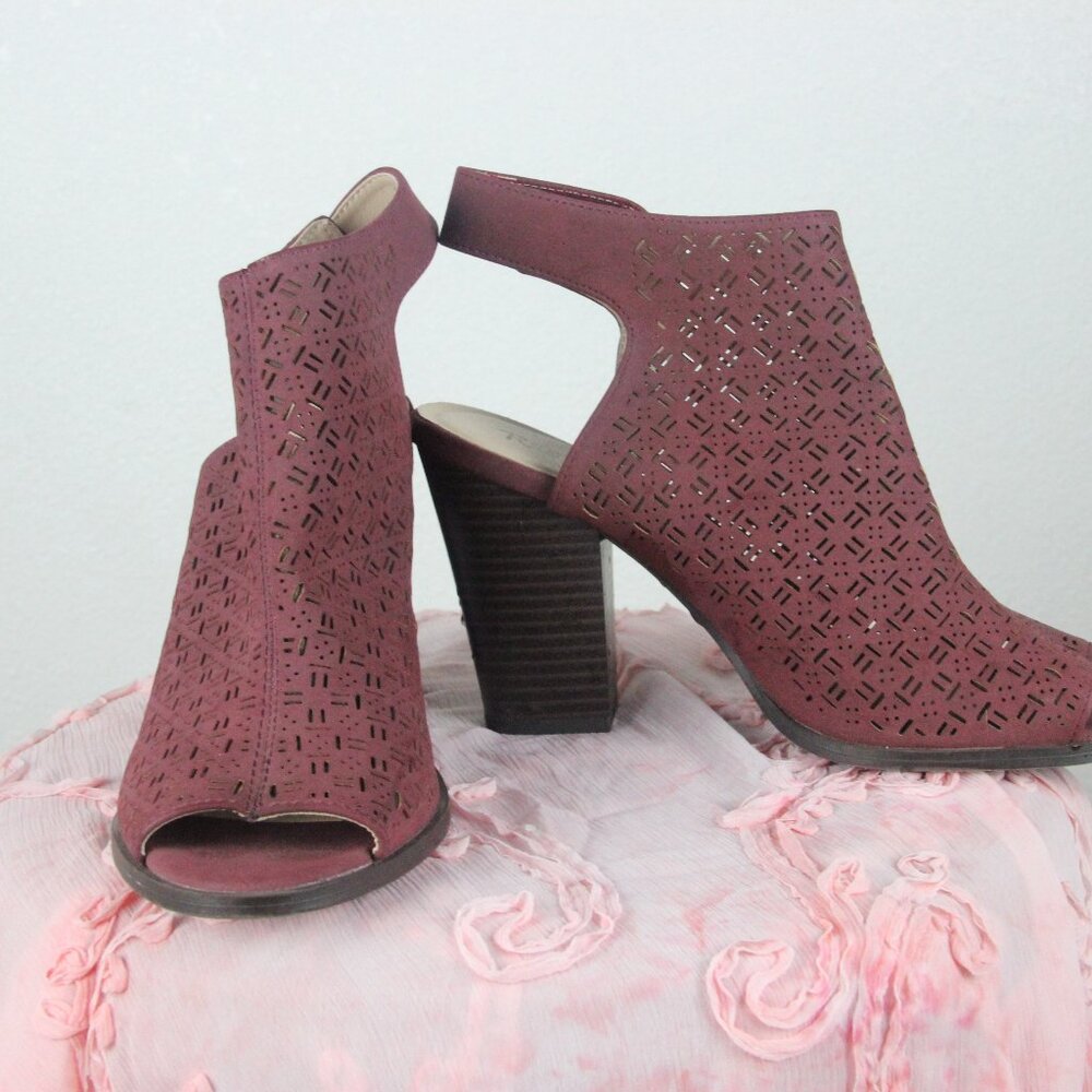 restricted, women heels, Burgandy, 7.5